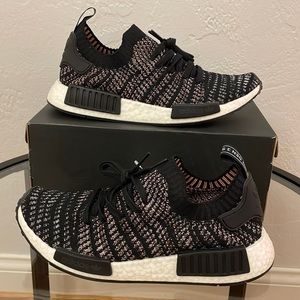 Adidas NMD_R1 STLT PK B37636. Men’s size 9. Black/gray/solar pink. New with tags